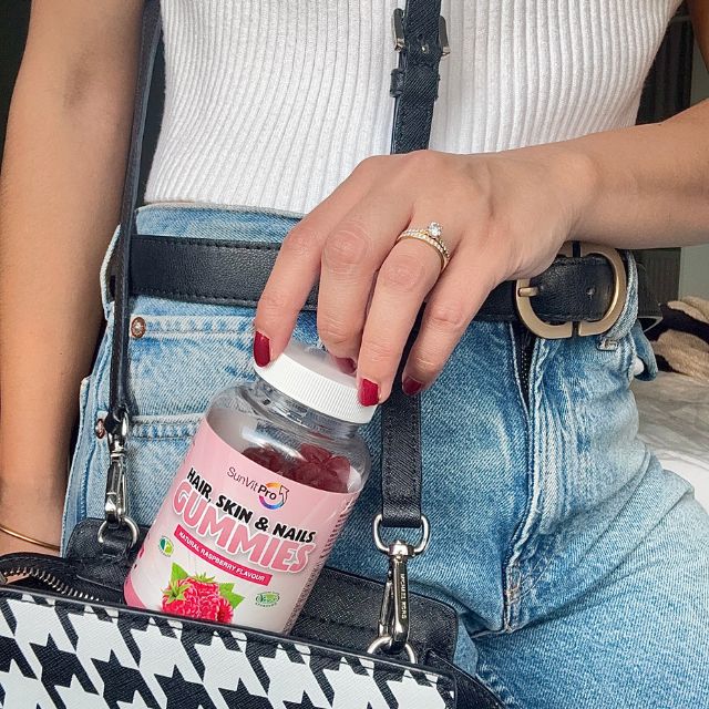 5000mcg Biotin Gummies, Daily Dose for Hair, Skin & Nail Strength (Berry Flavoured) Menopause Approved - SunVit - D3